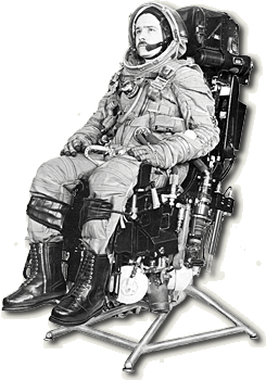 Испытатель в скафандре "Стриж" в катапультном кресле К-36РБ